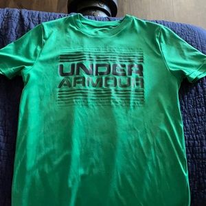 simple green under armor tee, size youth medium